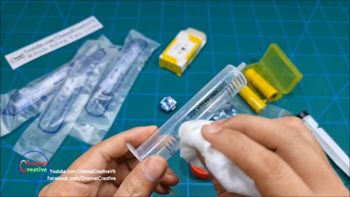 Шкалу объема на нем можно смыть растворителем