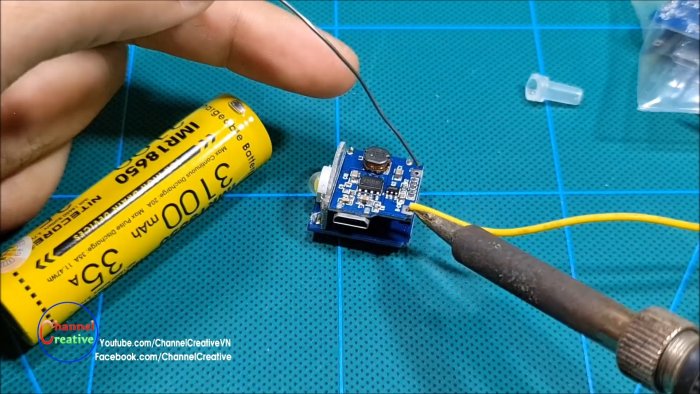 Модуль повербанка припаивается к батарее