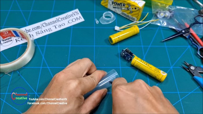 В корпусе шприца прорезаются окна