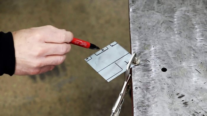 Размечаем кусок жести