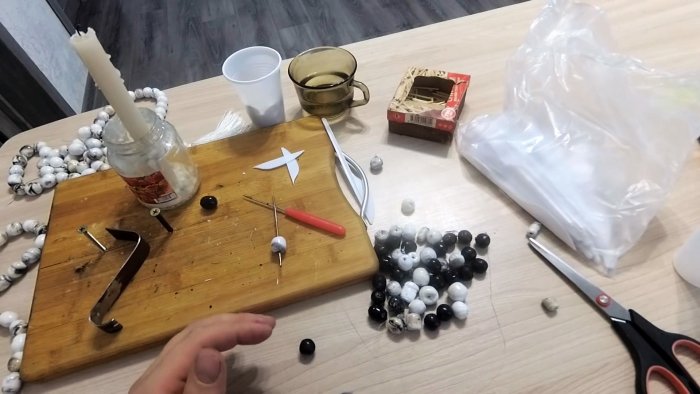 Готовые бусины из одноразовой посуды