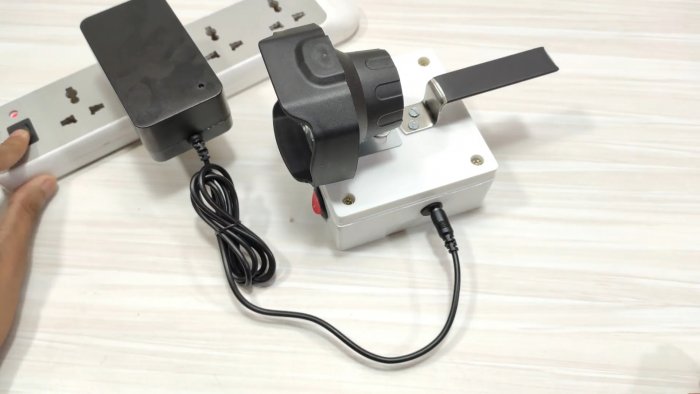 Как сделать аварийный фонарь