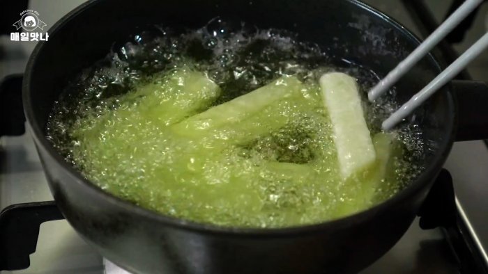 Как сделать самую хрустящую картошку фри с густым сырным соусом