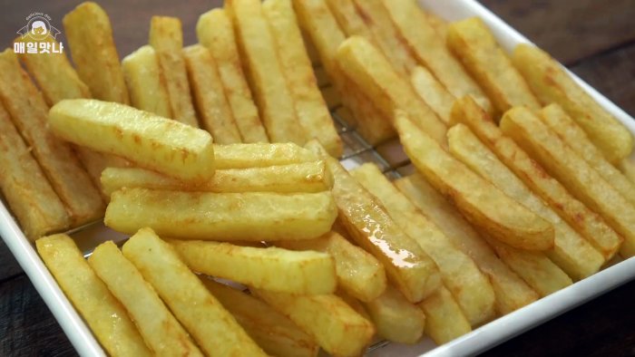 Как сделать самую хрустящую картошку фри с густым сырным соусом