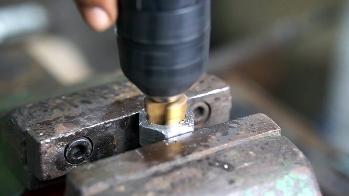 Как сделать съемник для глухих подшипников из анкера с обратным молотком