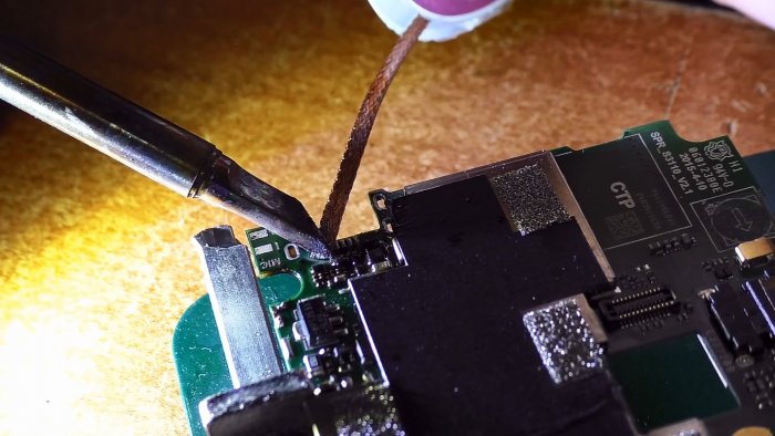 Как поменять micro USB разъем паяльником без фена