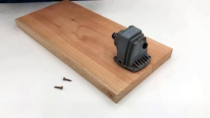 Мини токарный станок из сломанной болгарки и дрели