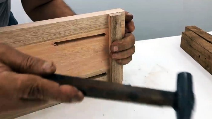 Мини токарный станок из сломанной болгарки и дрели