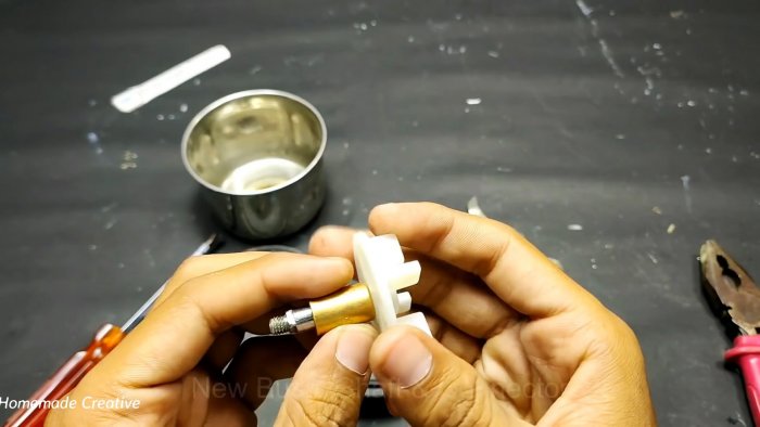 Мощная самодельная водяная помпа из старого блендера