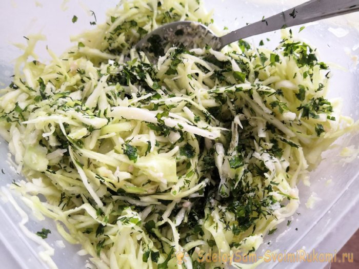 Салат из капусты и икры за 100 рублей вы будете готовить снова и снова