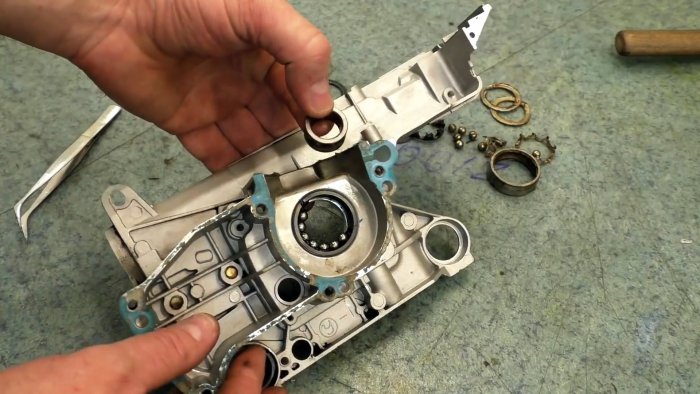 Как удалить обойму подшипника из корпуса