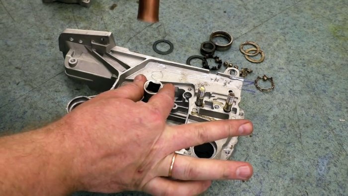 Как удалить обойму подшипника из корпуса