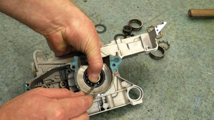 Как удалить обойму подшипника из корпуса