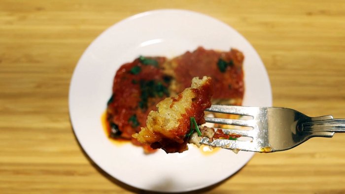 Грудка картошка и луковица  быстрый ужин на одной сковороде