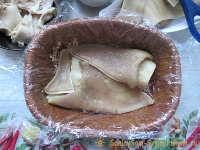 Прессованные свиные уши  бюджетная но очень вкусная закуска для любых случаев