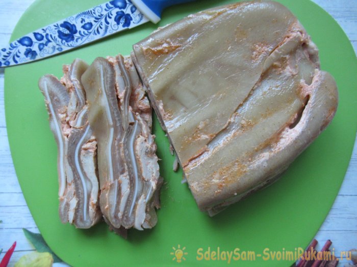 Прессованные свиные уши  бюджетная но очень вкусная закуска для любых случаев