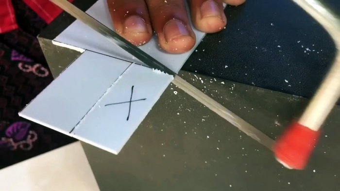 Как из ПВХ трубы сделать регулируемую подставку под телефон