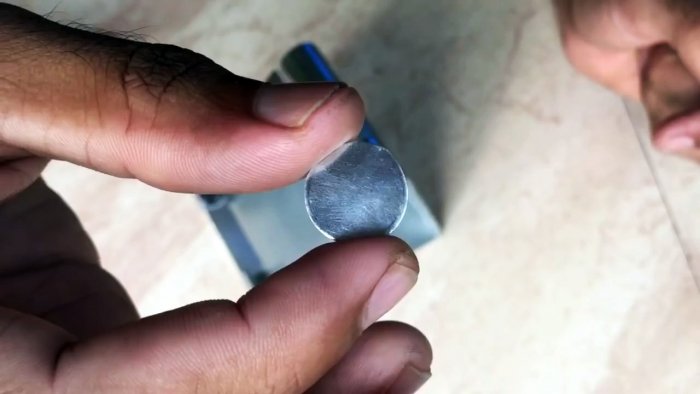 Как из ПВХ трубы сделать регулируемую подставку под телефон