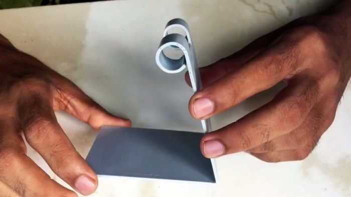 Как из ПВХ трубы сделать регулируемую подставку под телефон