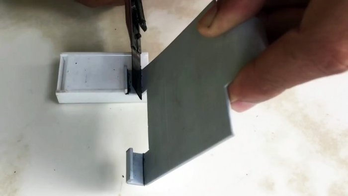 Как из ПВХ трубы сделать регулируемую подставку под телефон