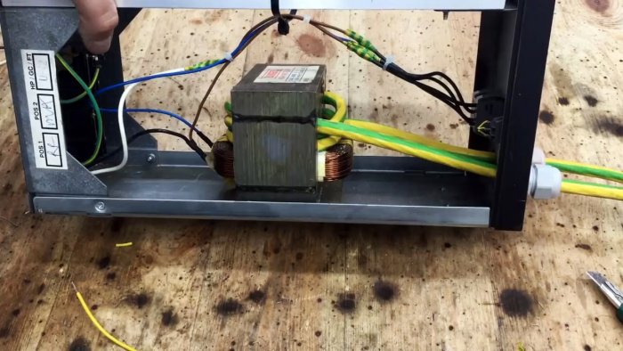 Как из трансформатора микроволновки сделать мощный контактный паяльник