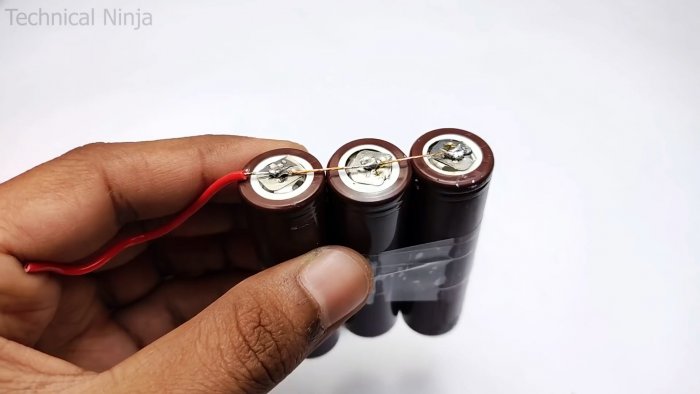 Как из батареи ноутбука и трубы ПВХ сделать аккумулятор 12 В Li-ion