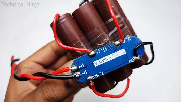 Как из батареи ноутбука и трубы ПВХ сделать аккумулятор 12 В Li-ion