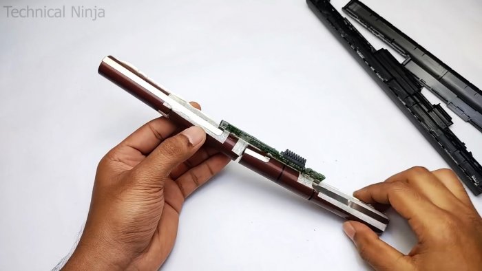 Как из батареи ноутбука и трубы ПВХ сделать аккумулятор 12 В Li-ion