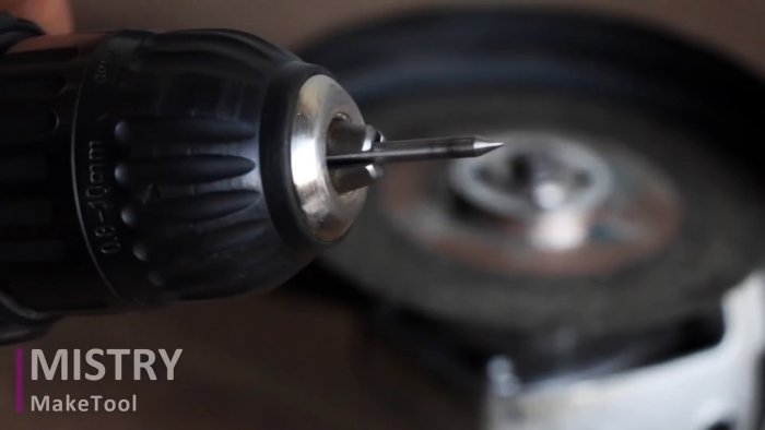 Как сделать чертилку по металлу из болта и обломка сверла