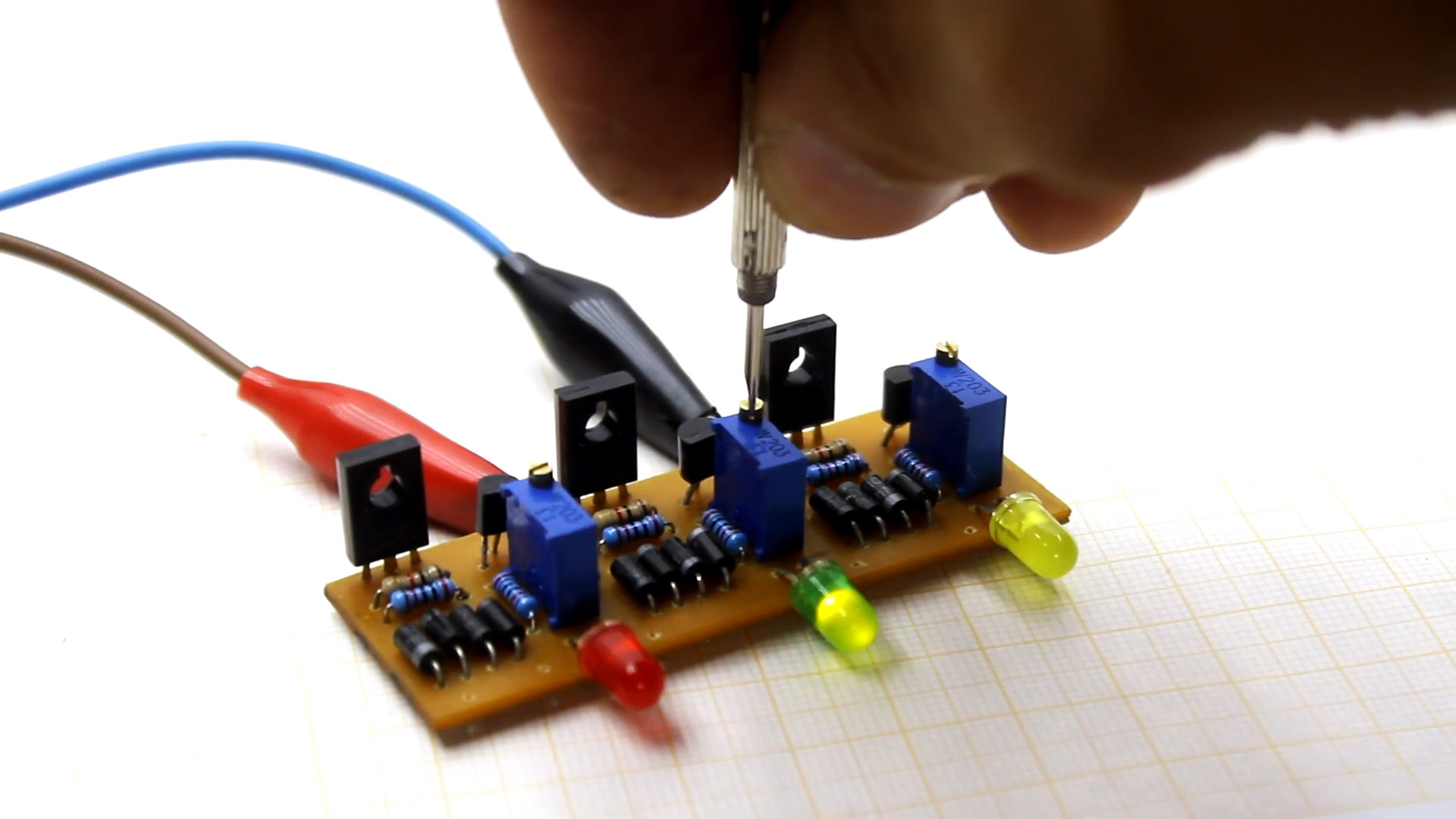Как на транзисторах сделать блок балансировки на любое количество литий-ионных аккумуляторов