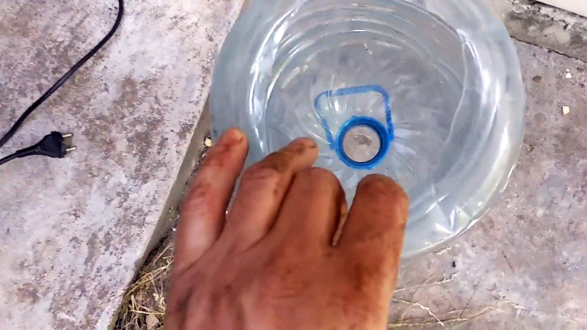 Как качать воду погружным насосом из любой канавы без засоров