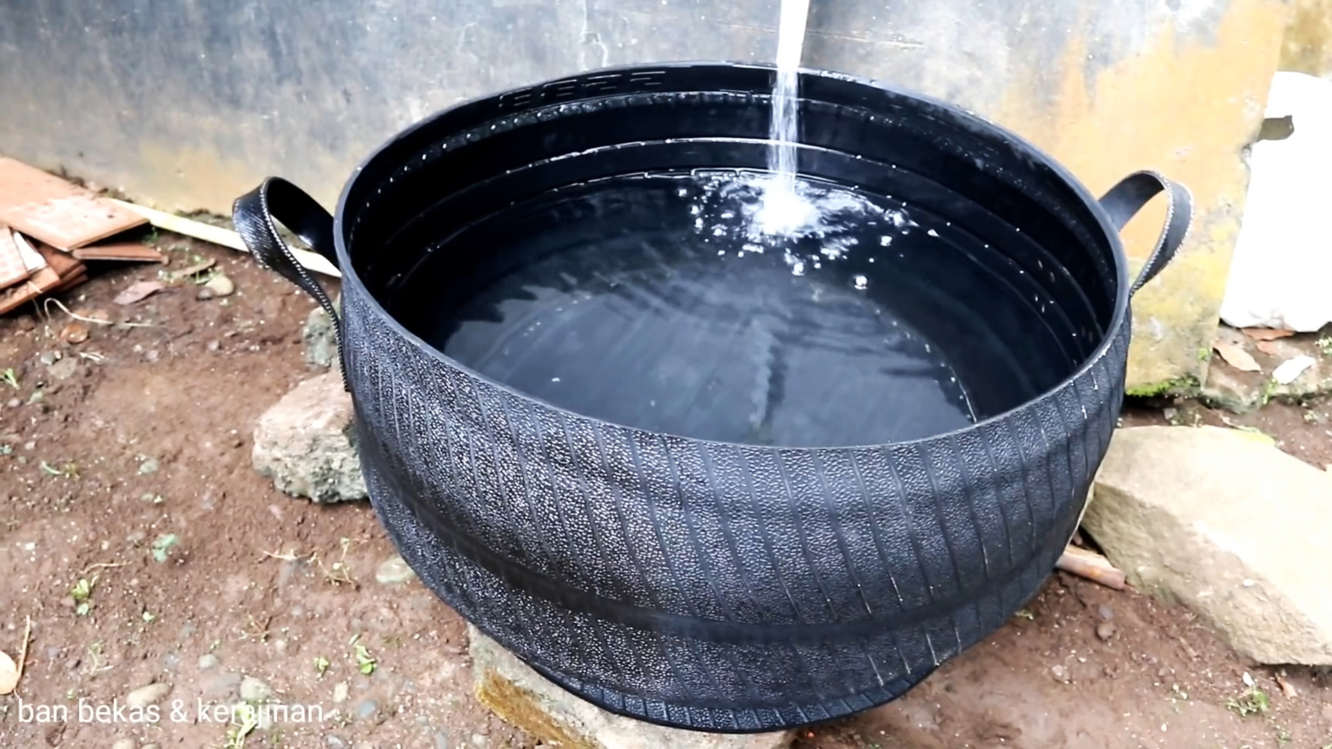 Как сделать бак для воды из старой покрышки
