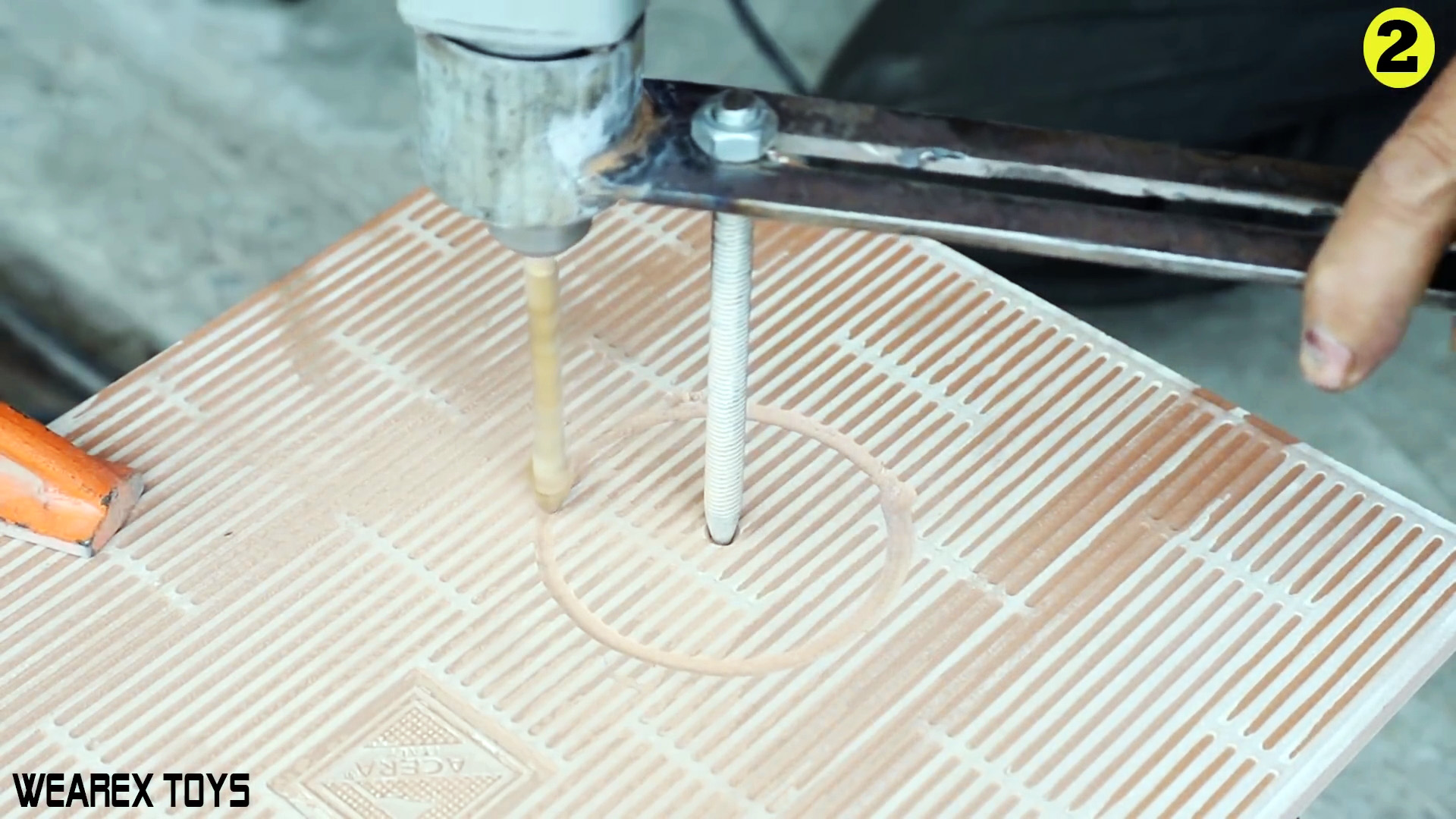 Как сделать приспособление на дрель для сверления отверстий в плитке любого диаметра