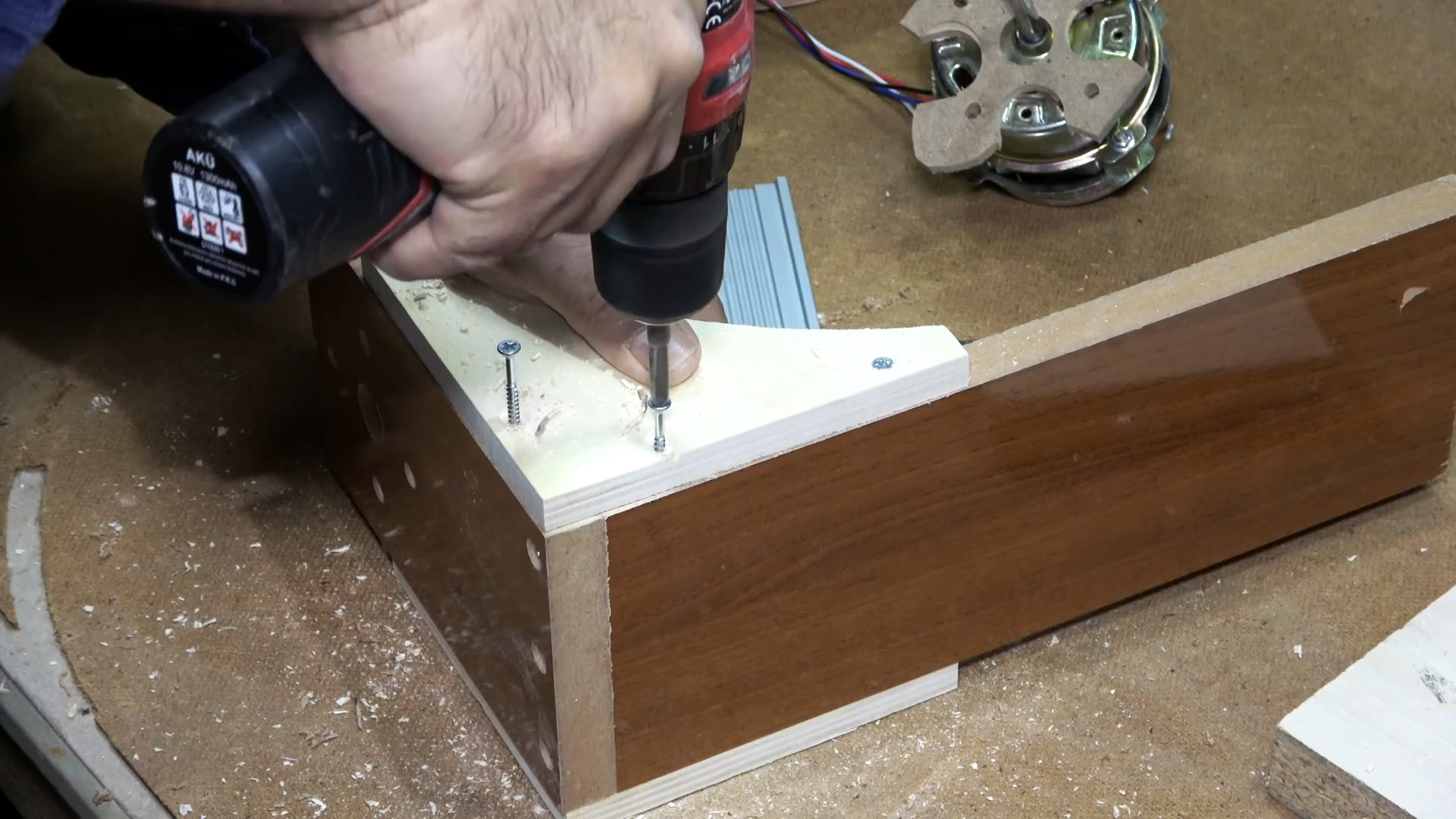 Как из дерева сделать производительный вентилятор для мастерской