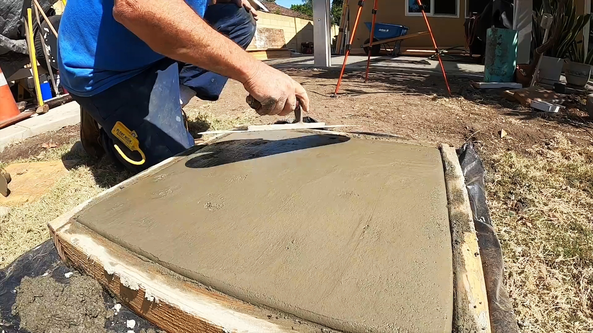 Как сделать бетонную тротуарную плитку для сада с видом брусчатки