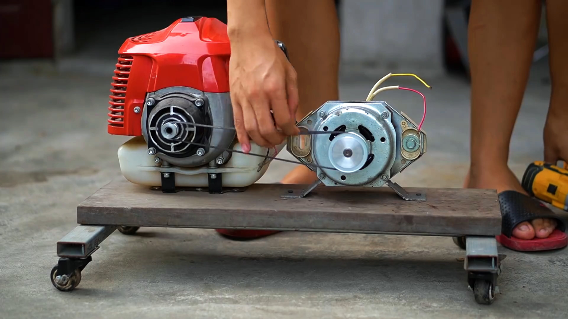 Как сделать генератор 220В из мотора стиралки и двигателя мотокосы