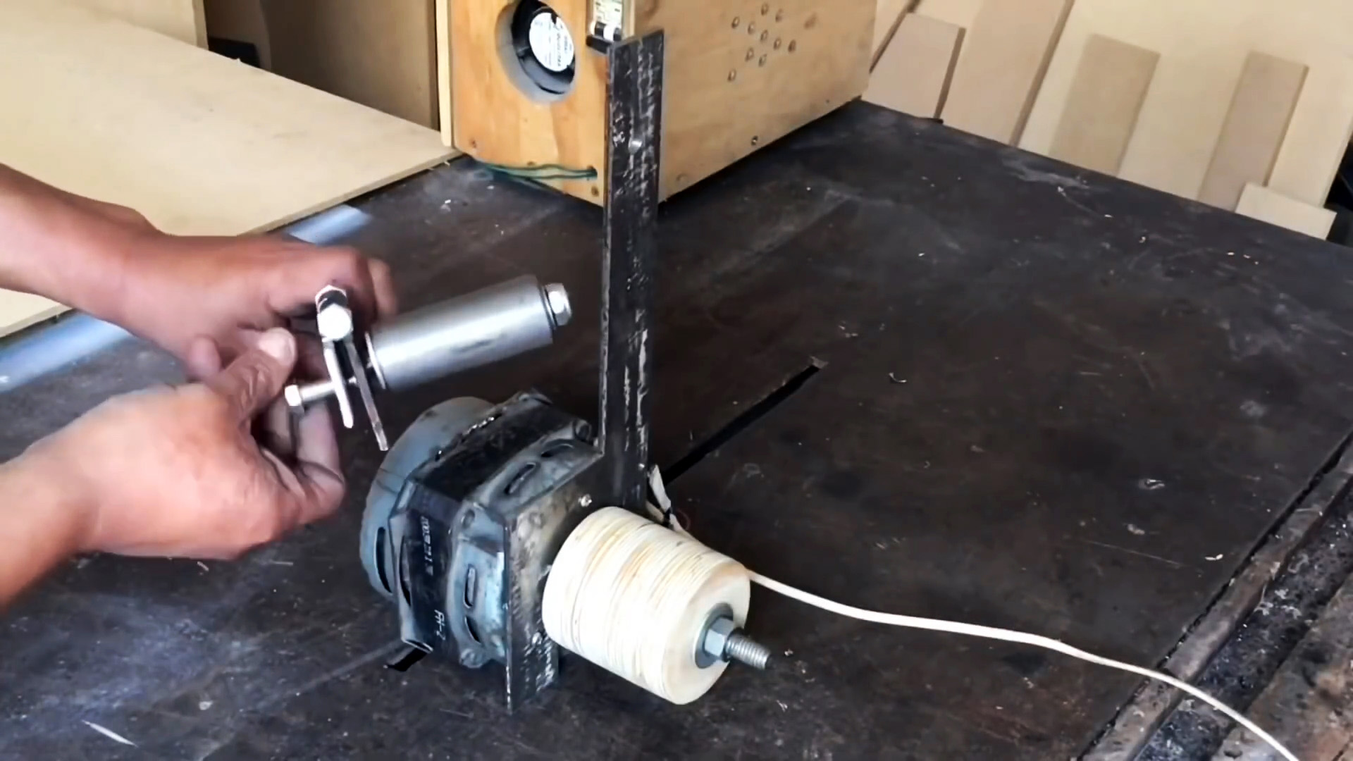 Как сделать ленточный шлифовальный станок на базе двигателя стиралки