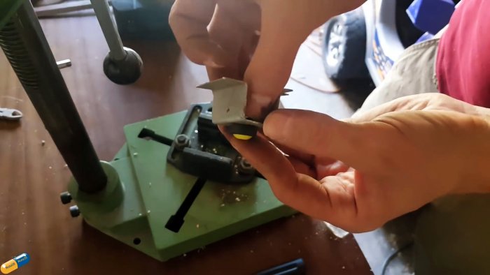 Как сделать аппарат для контактной сварки из автомобильного аккумулятора