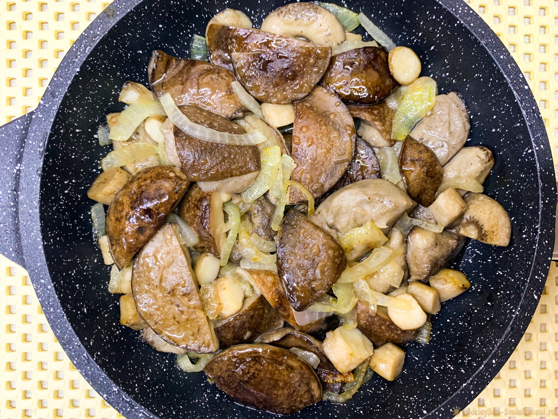 Картошка с грибами жареная на сковороде рецепт с фото с белыми