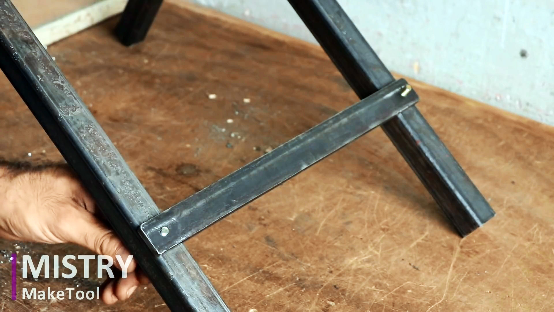 Как сделать прочный и удобный складной стул из простых материалов своими руками