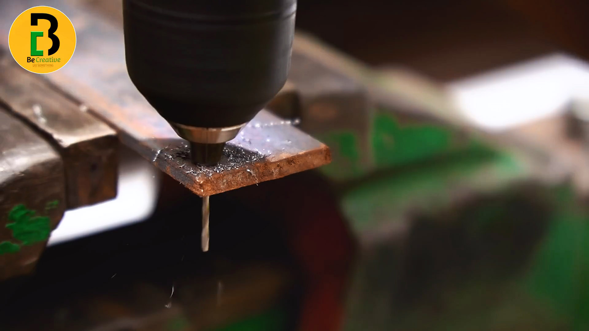 Как сделать упор корончатого сверла для ровного сверления отверстий в стекле или керамике