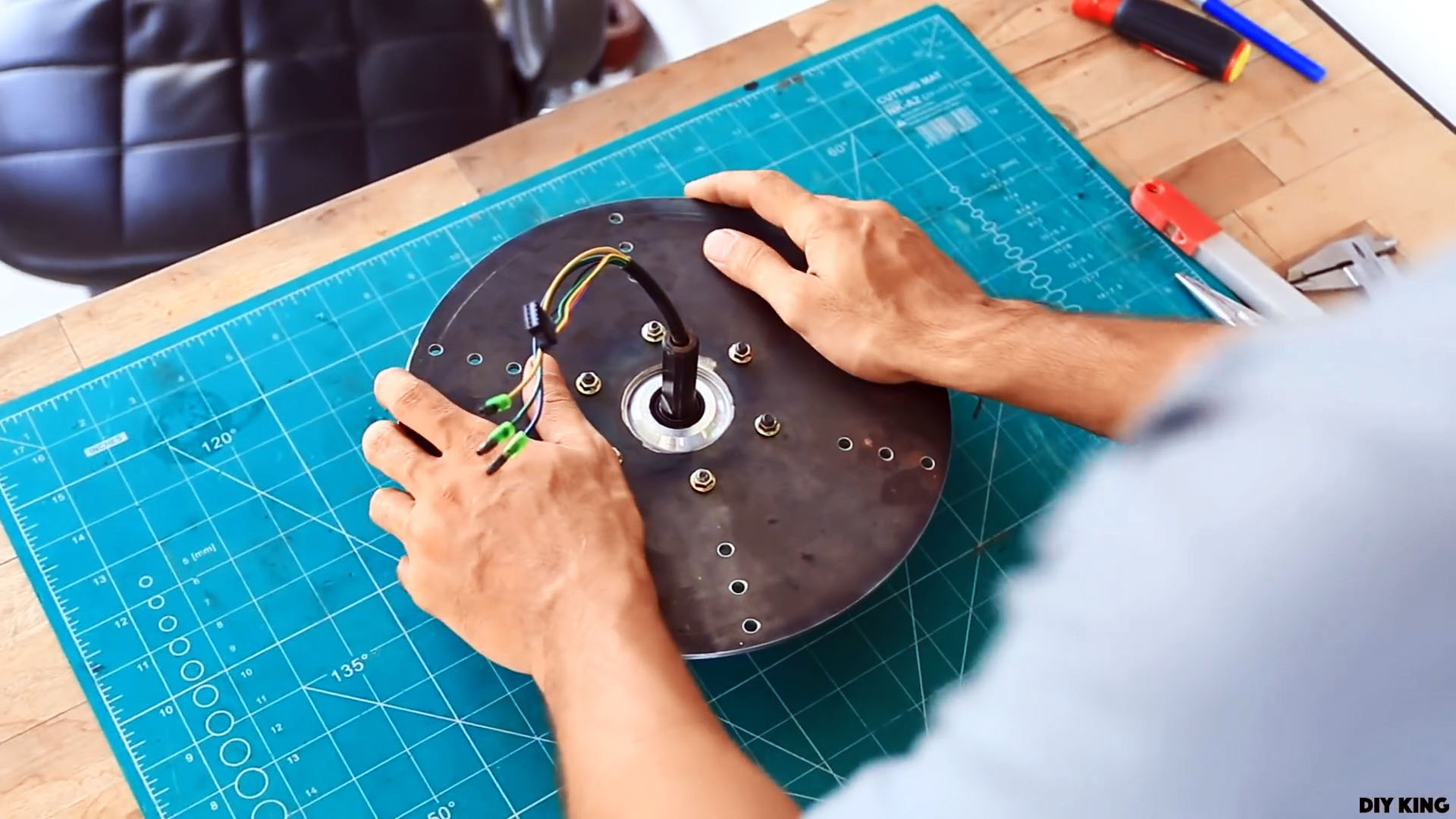 Как сделать ветрогенератор из мотор-колеса гироборда