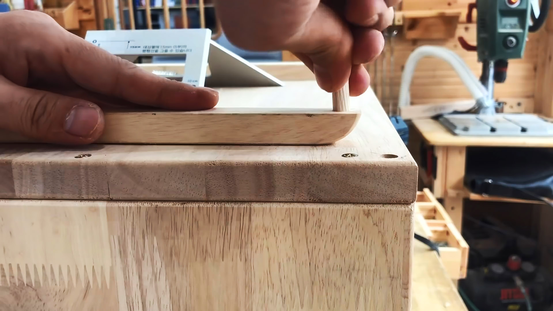 Как сделать бесключевой секретный магнитный замок в мебели