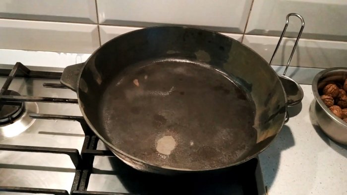 Как восстановить чугунную сковородку и сделать ее антипригарной