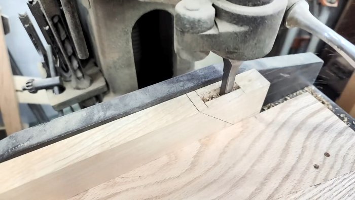 Как соединять деревянные заготовки без клея при помощи шипа и распорных клиньев