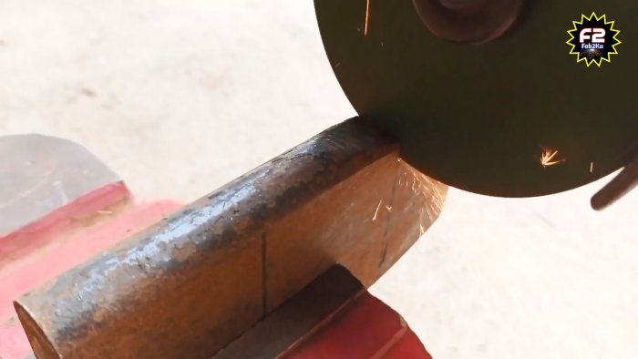Как согнуть стальной уголок без станка при помощи простого приспособления
