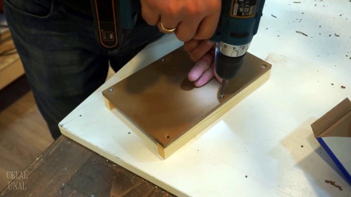Как сделать кондуктор под фрезер для ящичного соединения под ласточкин хвост