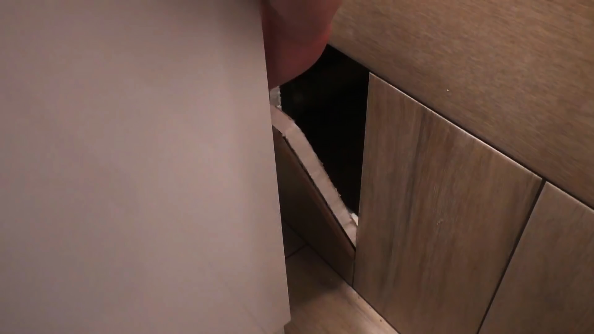 Как сделать скрытый люк под ванну. Простой и дешевый способ