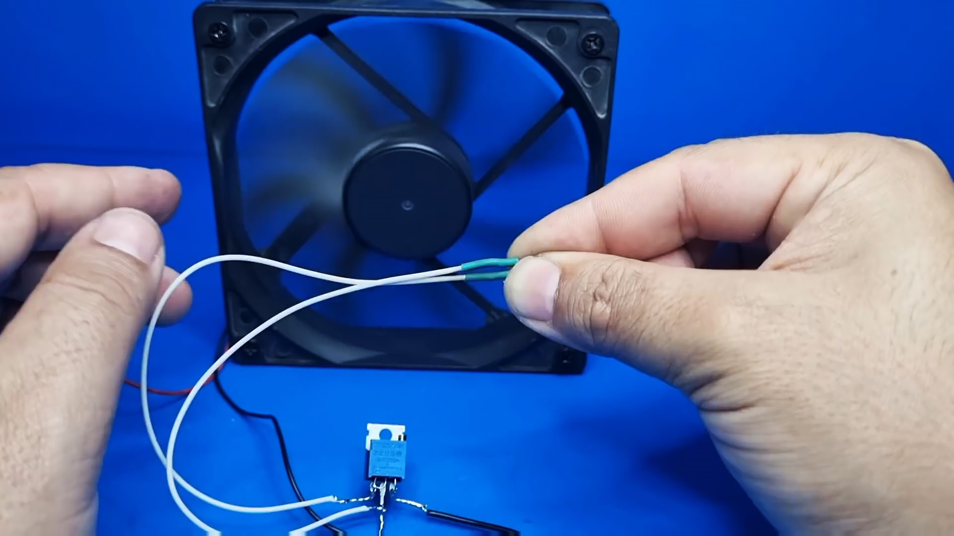 Как сделать терморегулятор для вентилятора всего на 3 деталях