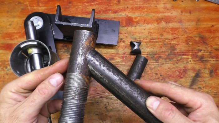 Как сделать приспособление для вырезки седловин труб из автохлама